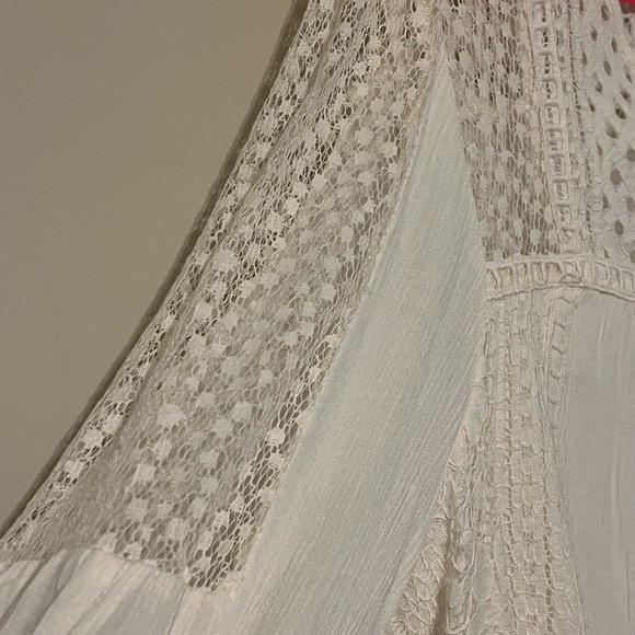 XL Knox Rose blouse. Never worn. Beautiful detailing in the lace. - Picture 2 of 5